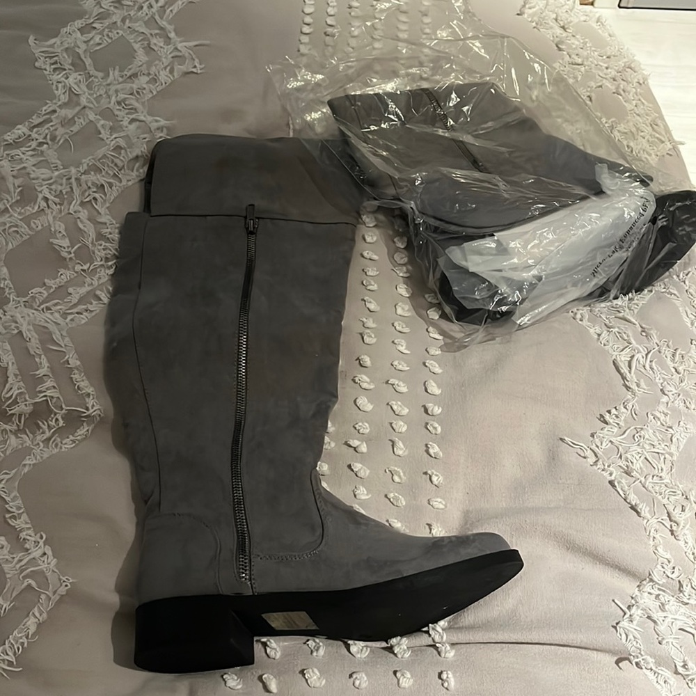 High, flat grey boots, size 8